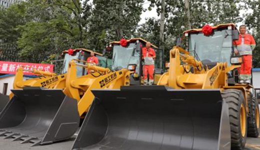北京市政系统喜迎多台厦工K系轮式装载机